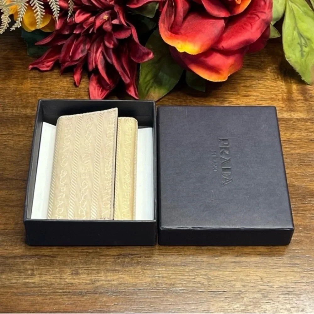 Prada Tessuto 6-Keyholder w/ COA EUC